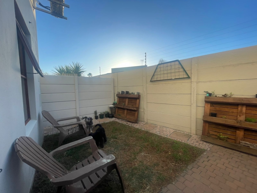 To Let 2 Bedroom Property for Rent in Parklands Western Cape